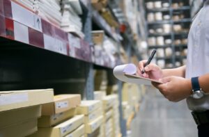 Optymalizacja kosztów w halach przemysłowych - jakie rozwiązania mogą przynieść oszczędności?